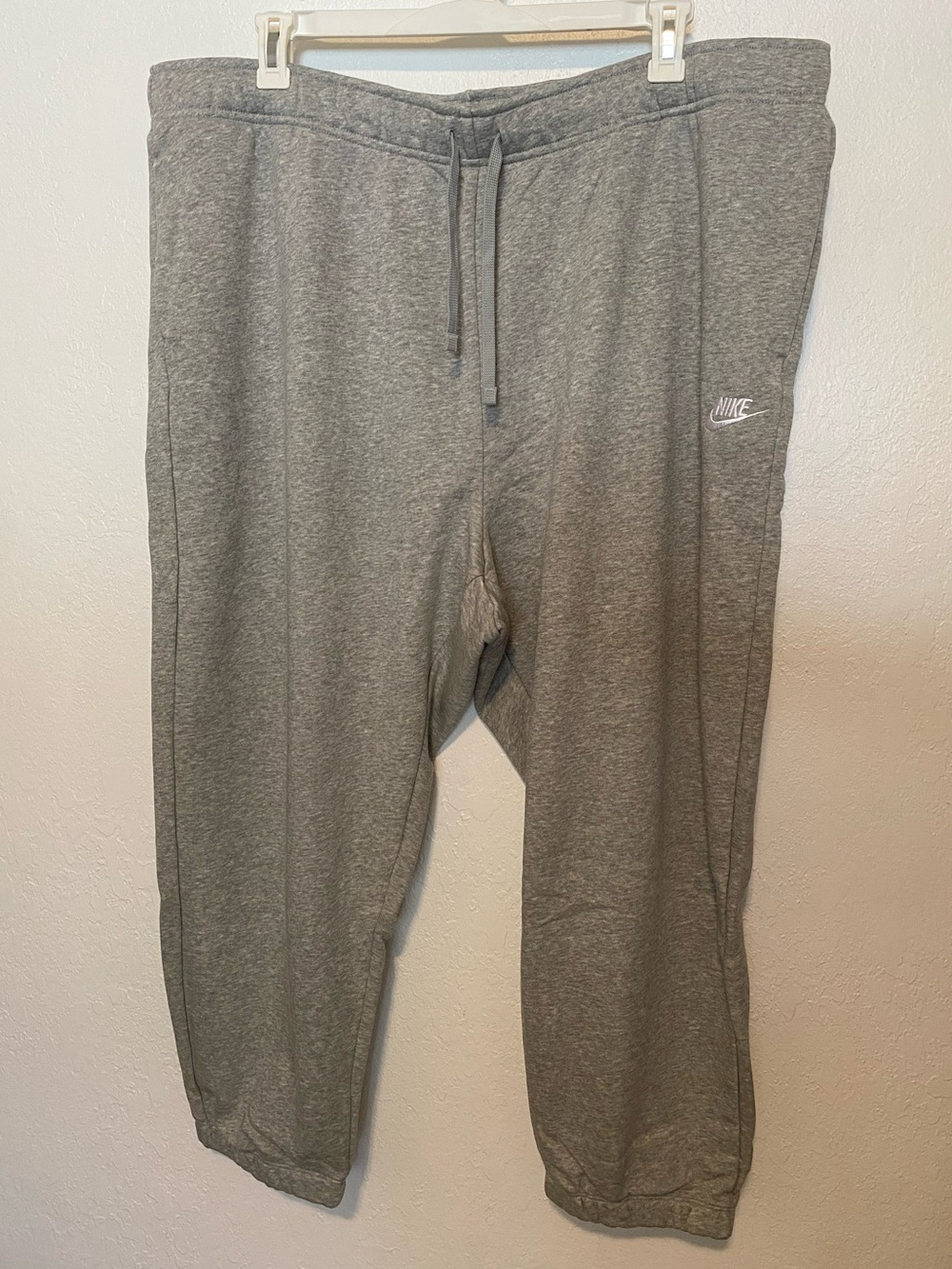 Nike Women’s Plus Size Mid Rise Oversized Fit Light Gray Joggers Size 3X NWT